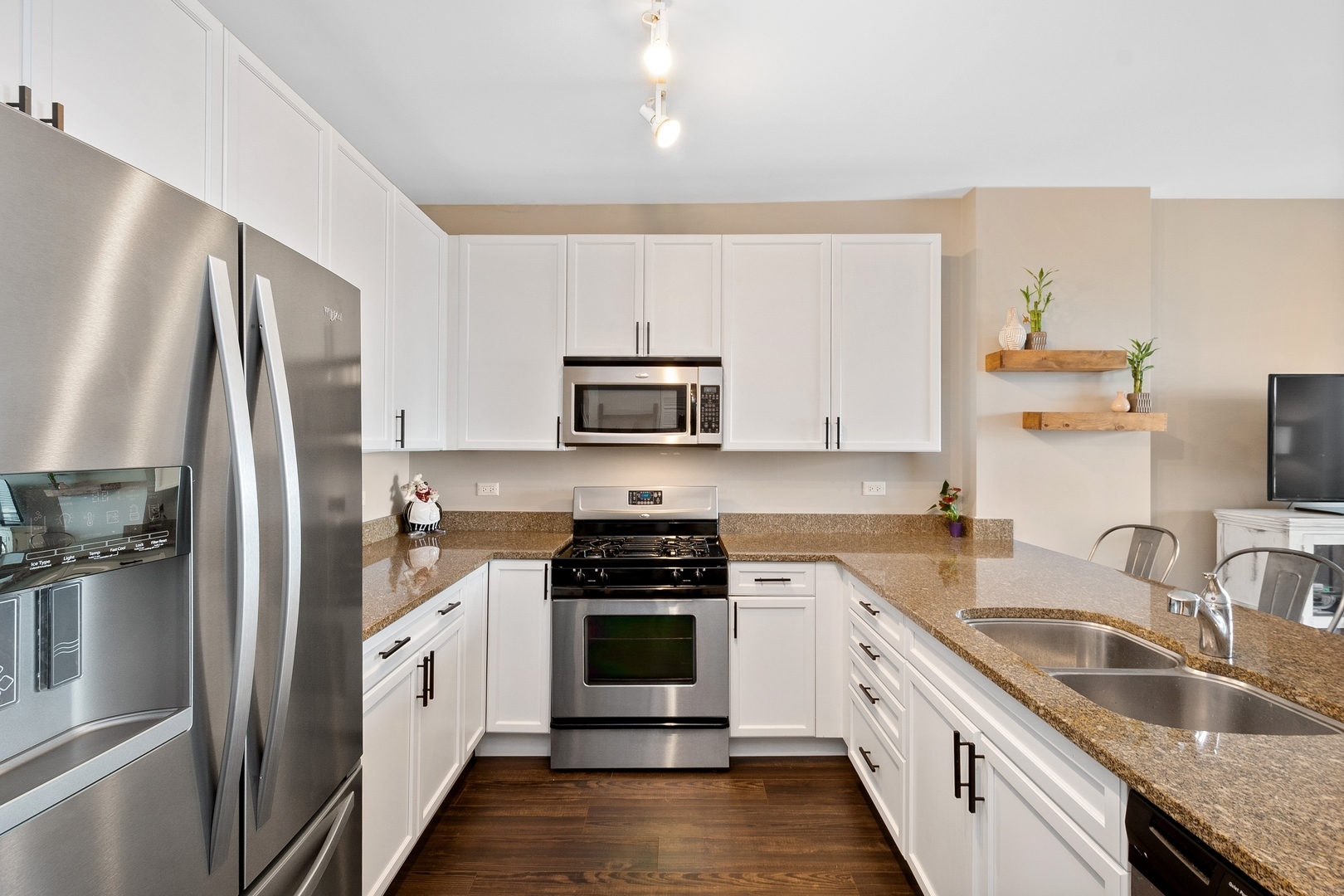 451 W Huron Street Unit: 1004