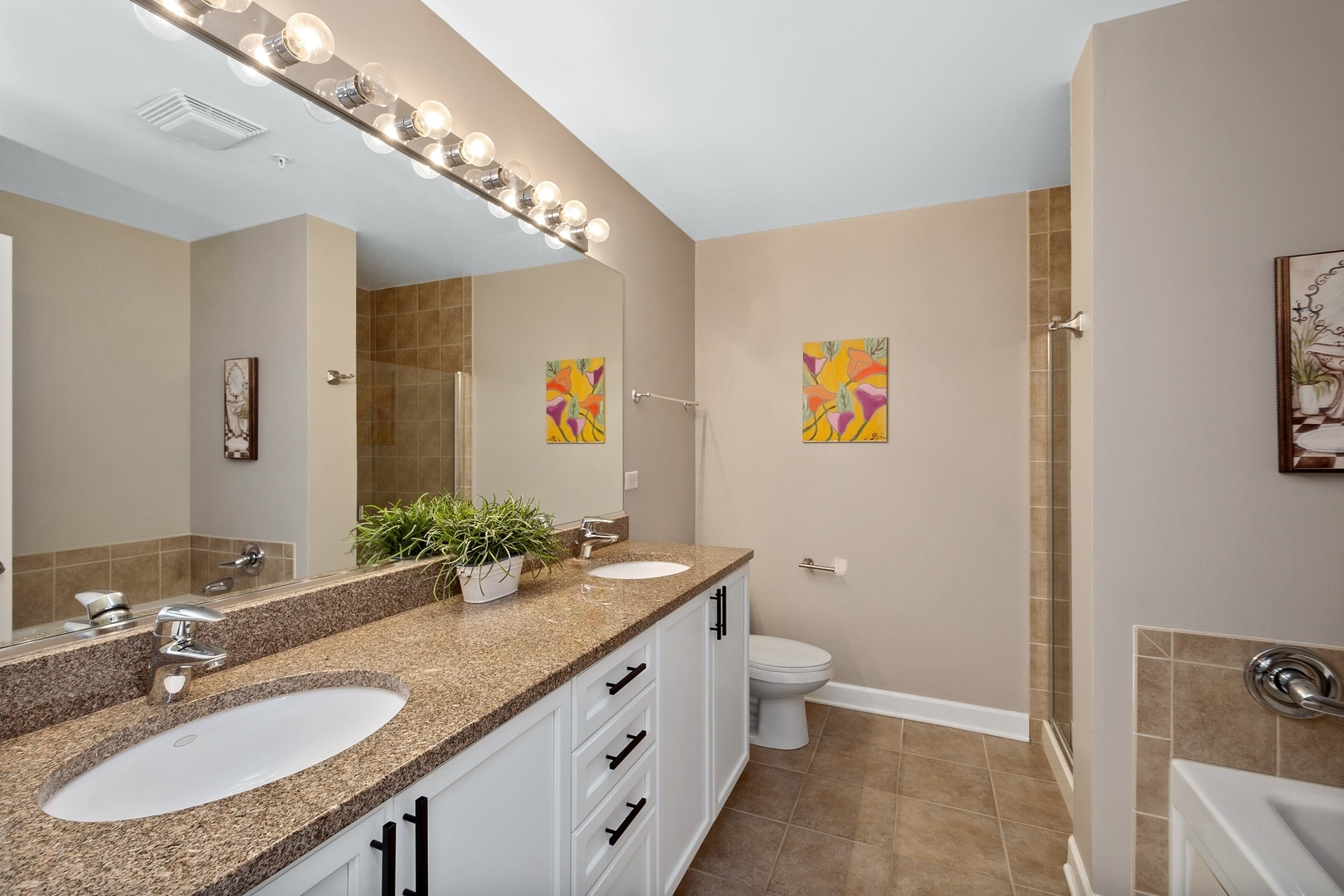 451 W Huron Street Unit: 1004