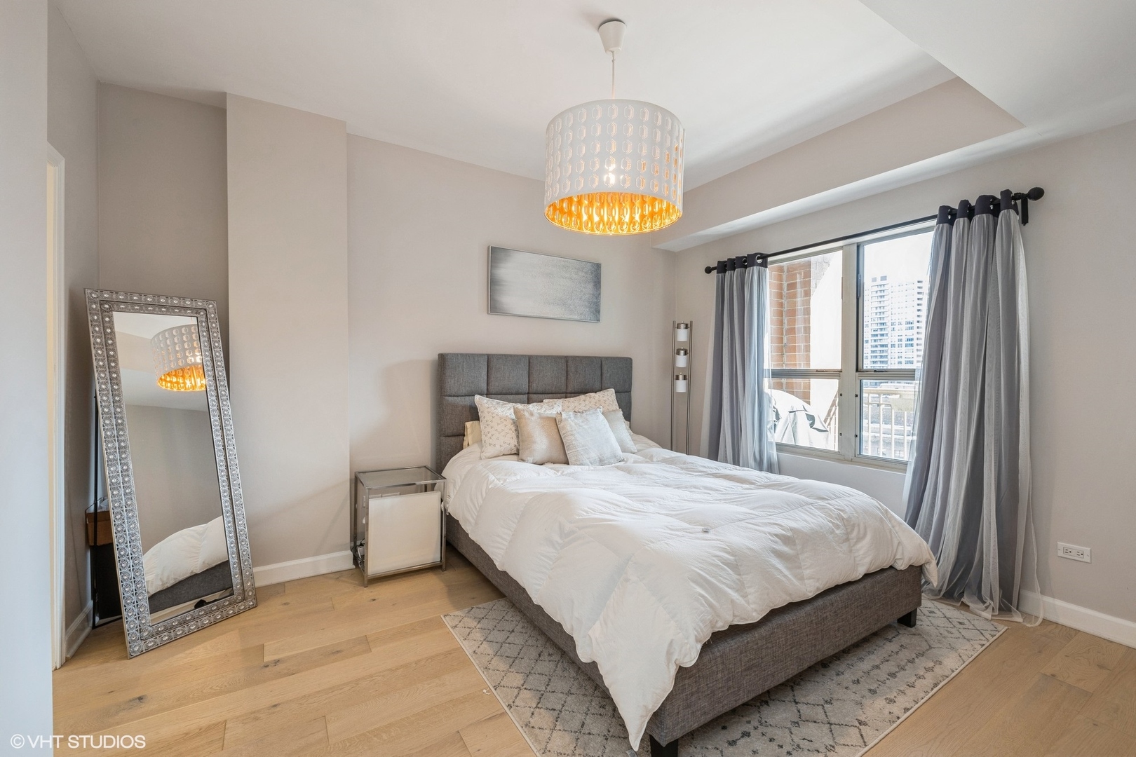 720 W Randolph Street Unit: 1004