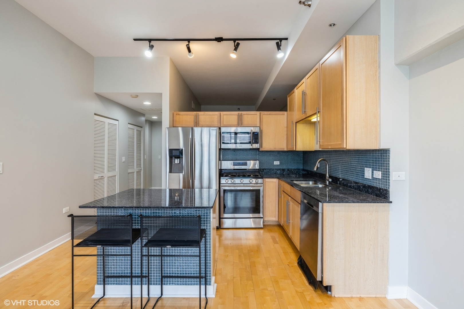 901 W Madison Street Unit: 816