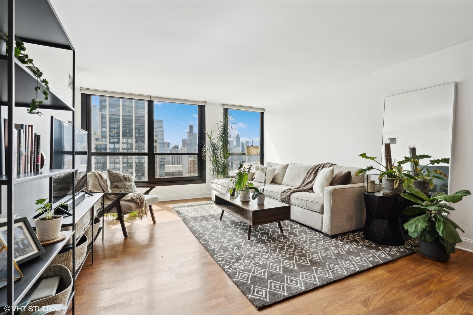 1030 N State Street Unit: 27J