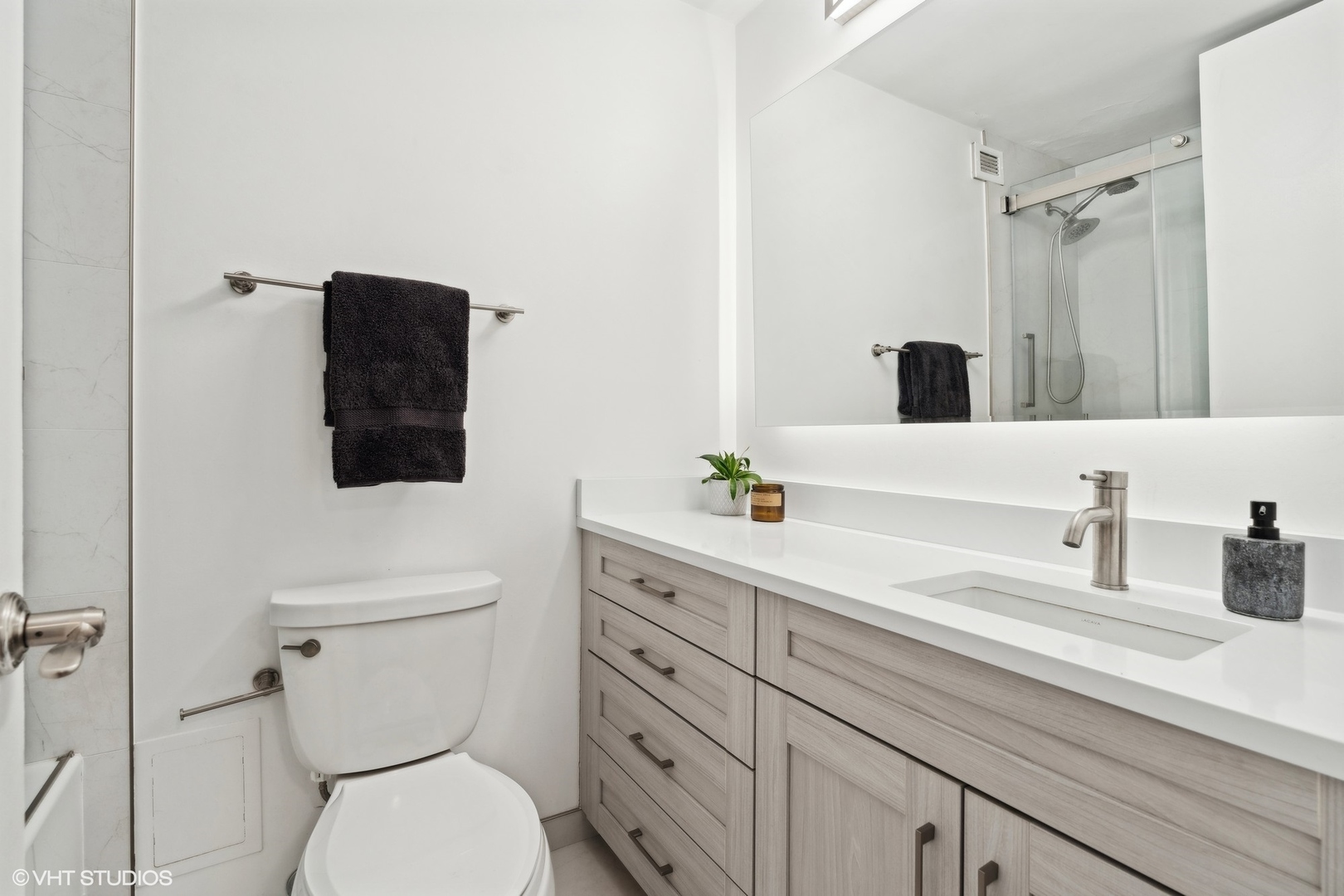 1030 N State Street Unit: 27J