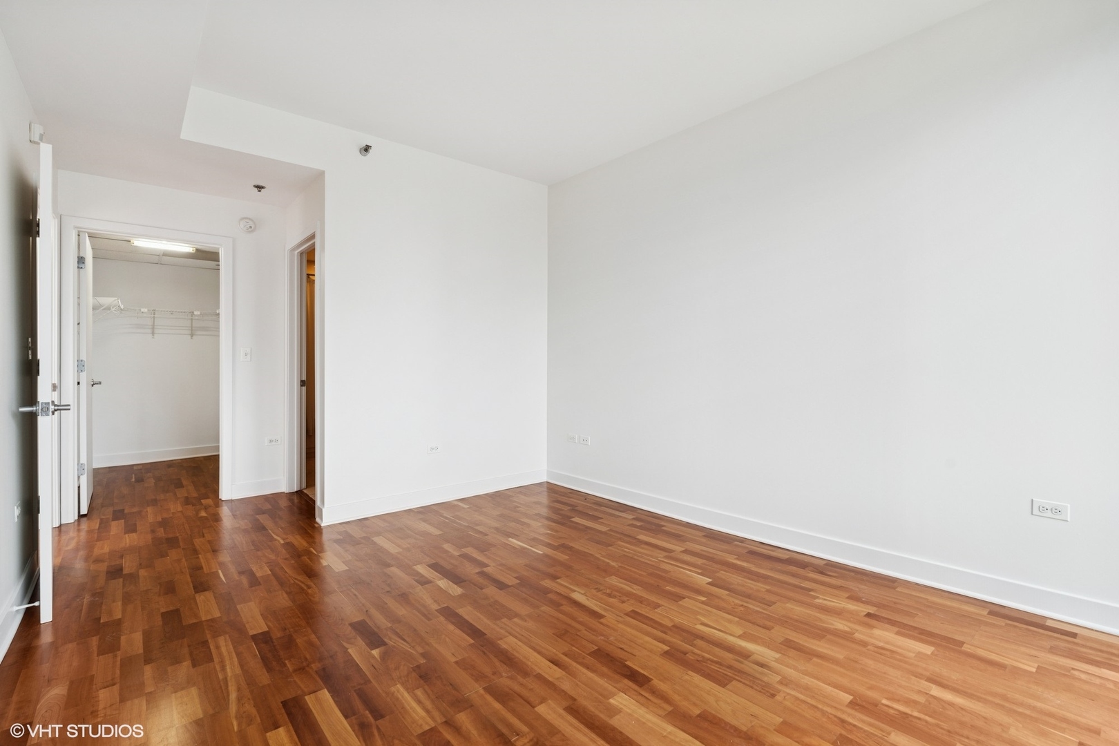 744 N Clark Street Unit: 1004