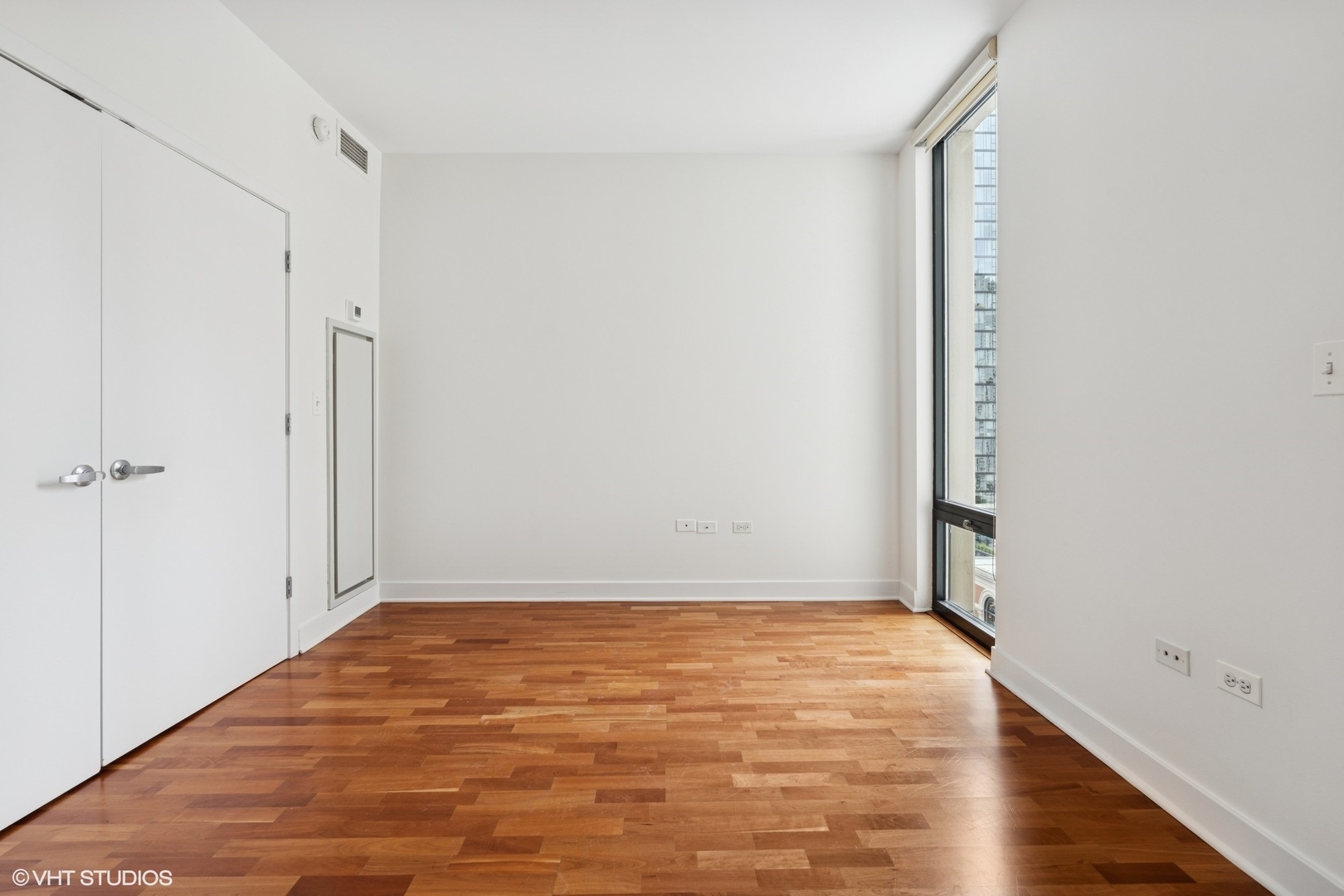 744 N Clark Street Unit: 1004