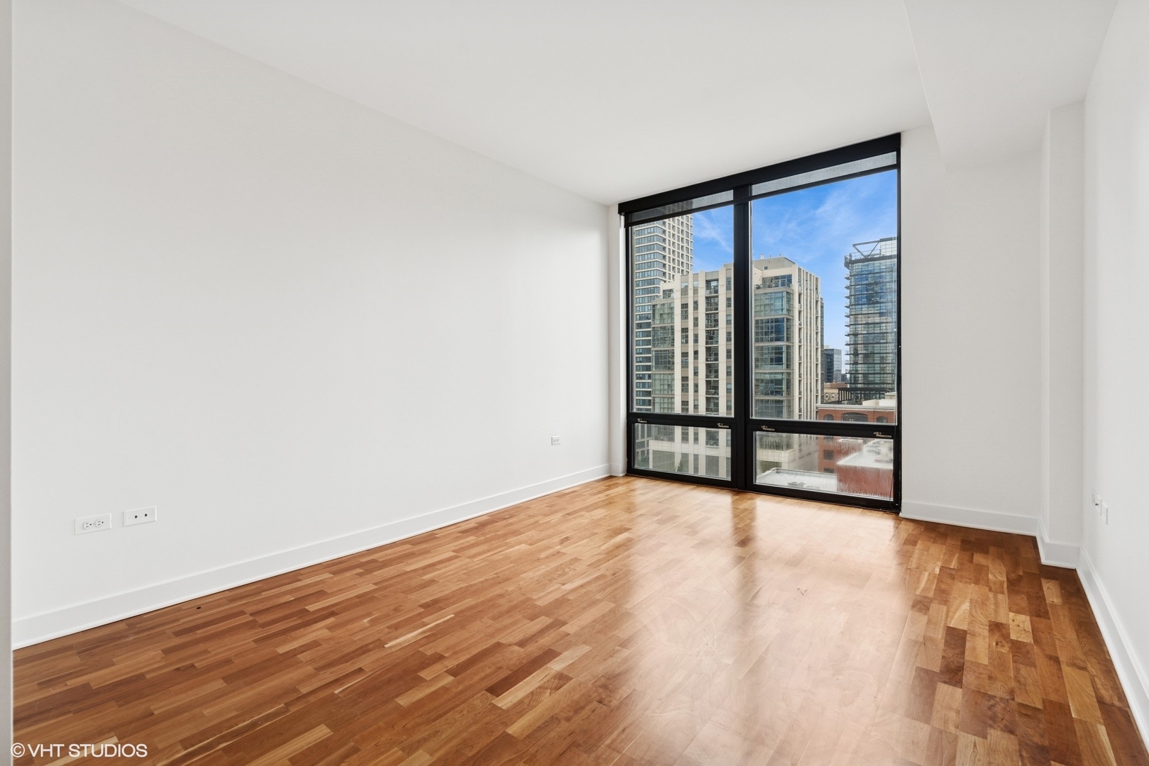 744 N Clark Street Unit: 1004