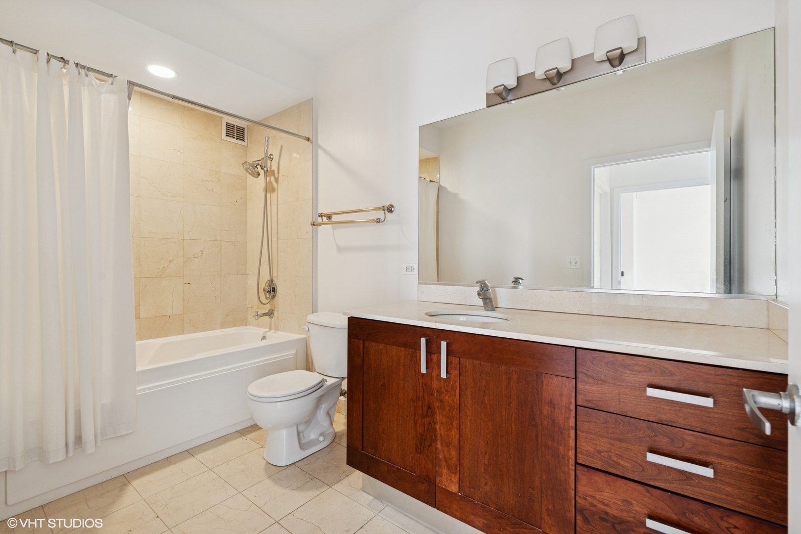 744 N Clark Street Unit: 1004