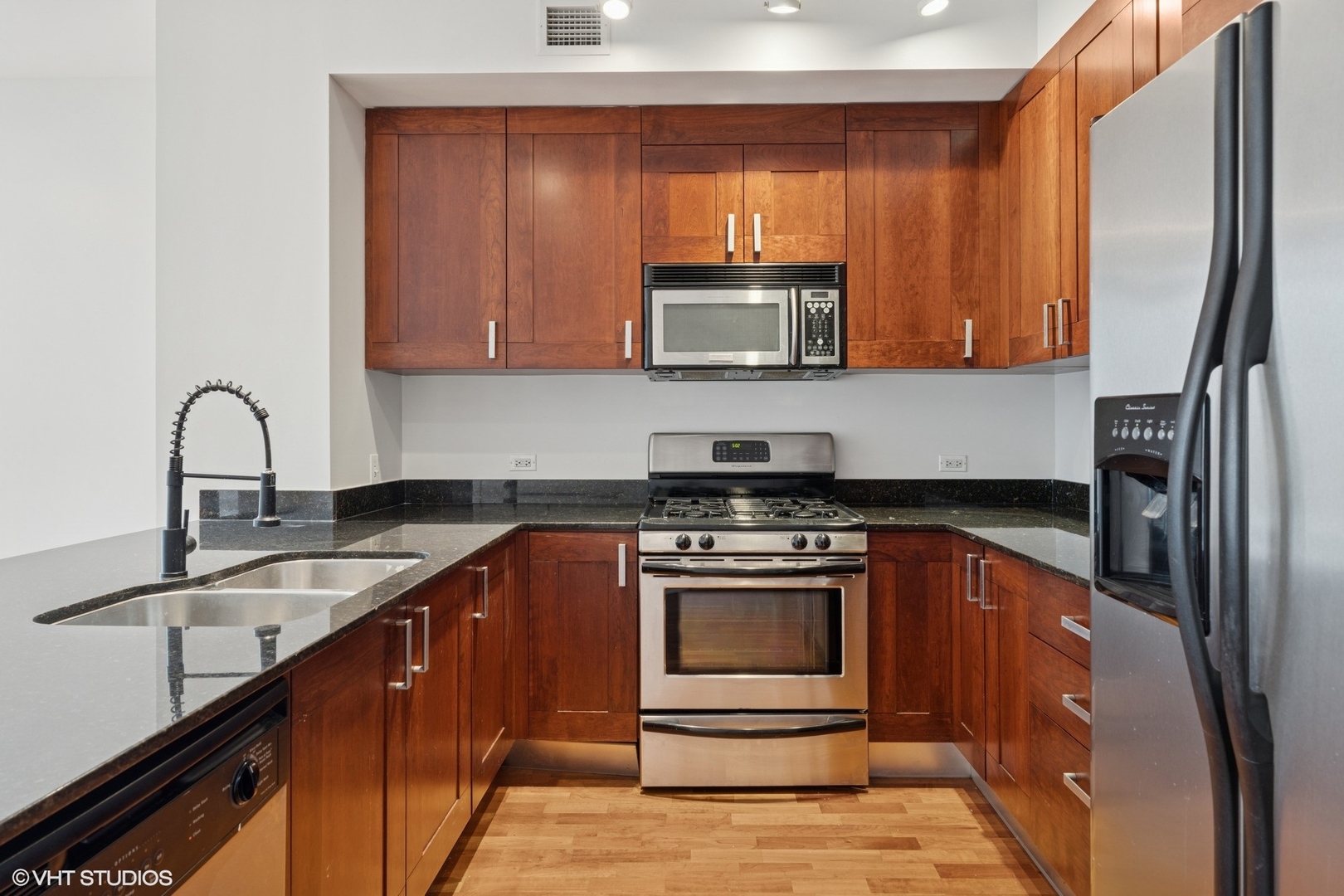 744 N Clark Street Unit: 1004