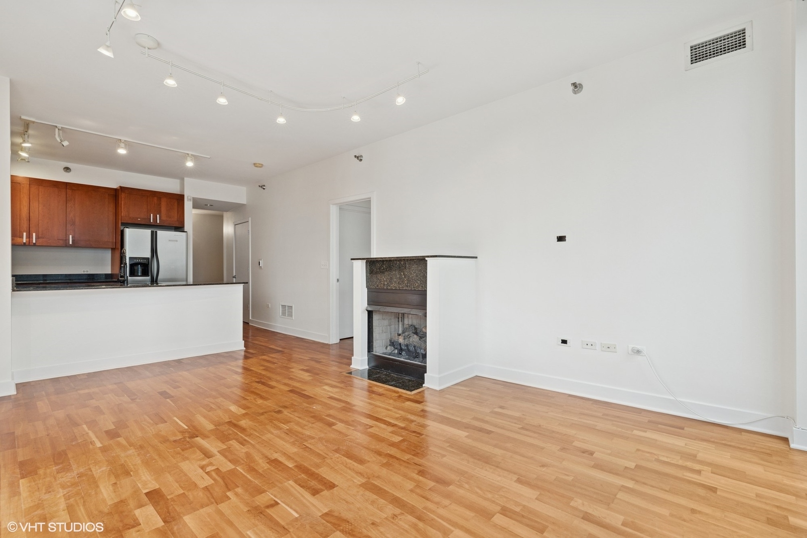 744 N Clark Street Unit: 1004
