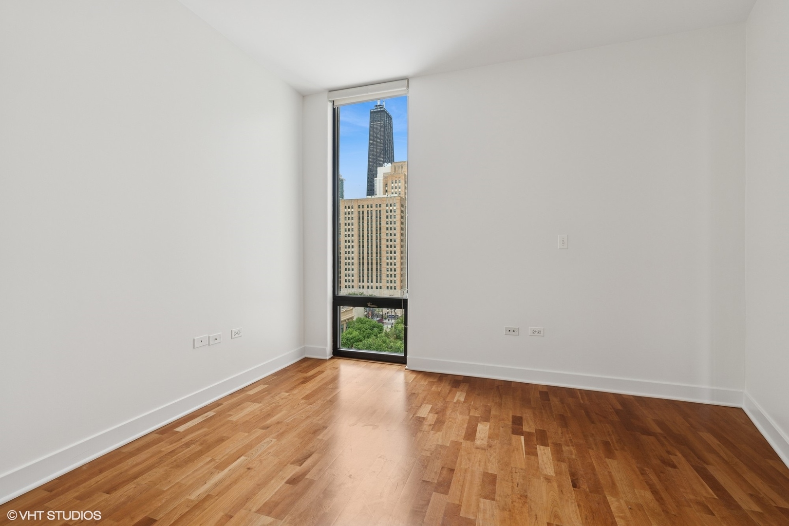 744 N Clark Street Unit: 1004