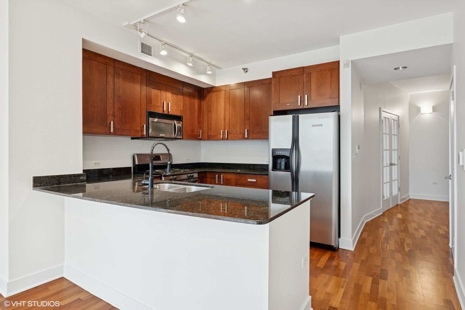 744 N Clark Street Unit: 1004