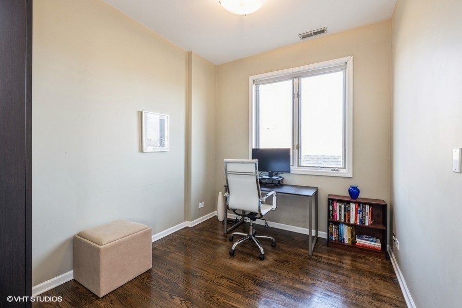 927 N Hermitage Avenue Unit: 3