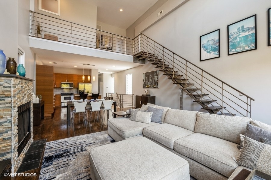927 N Hermitage Avenue Unit: 3