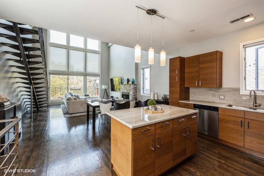 927 N Hermitage Avenue Unit: 3