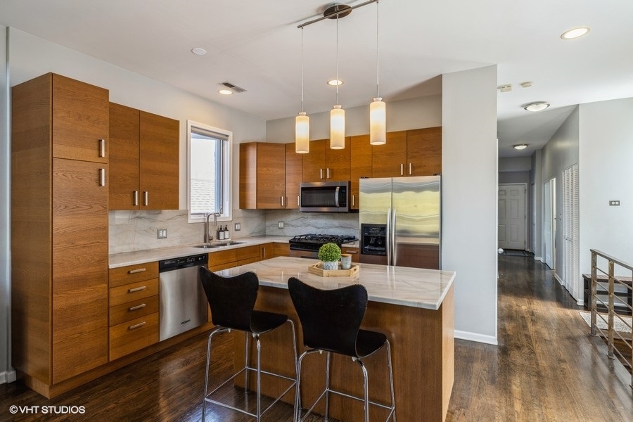 927 N Hermitage Avenue Unit: 3