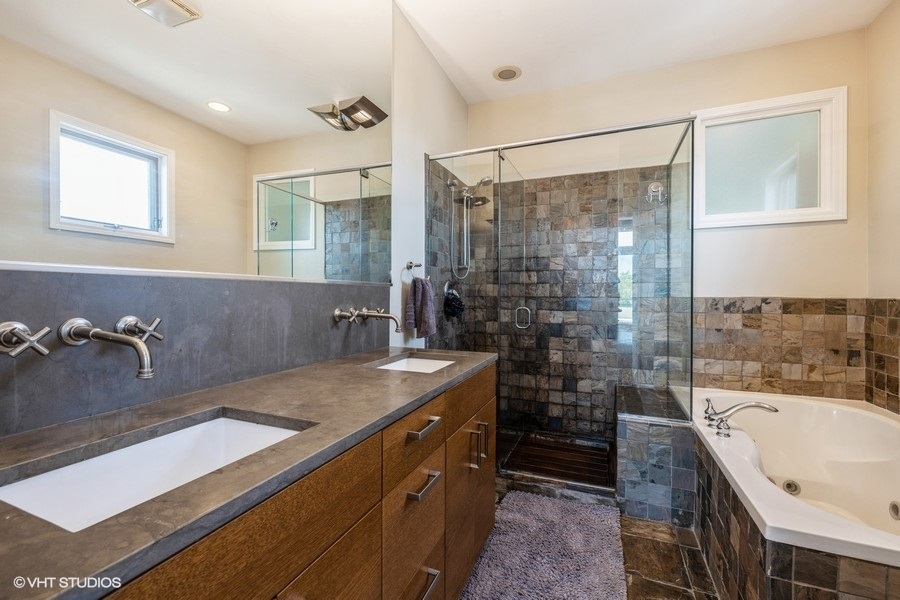 927 N Hermitage Avenue Unit: 3