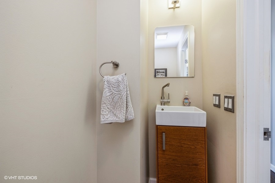 927 N Hermitage Avenue Unit: 3