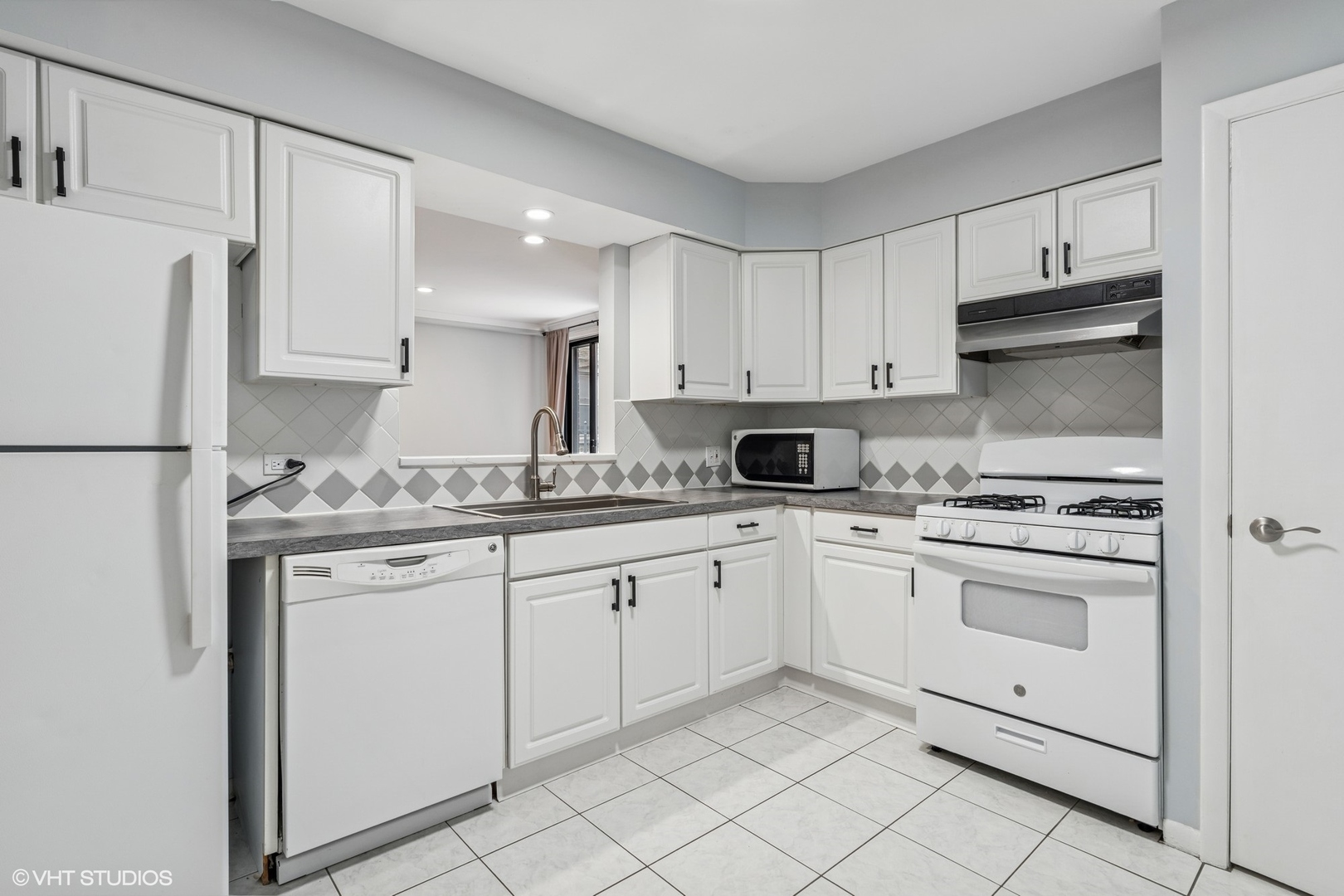 2336 N Commonwealth Avenue Unit: 108
