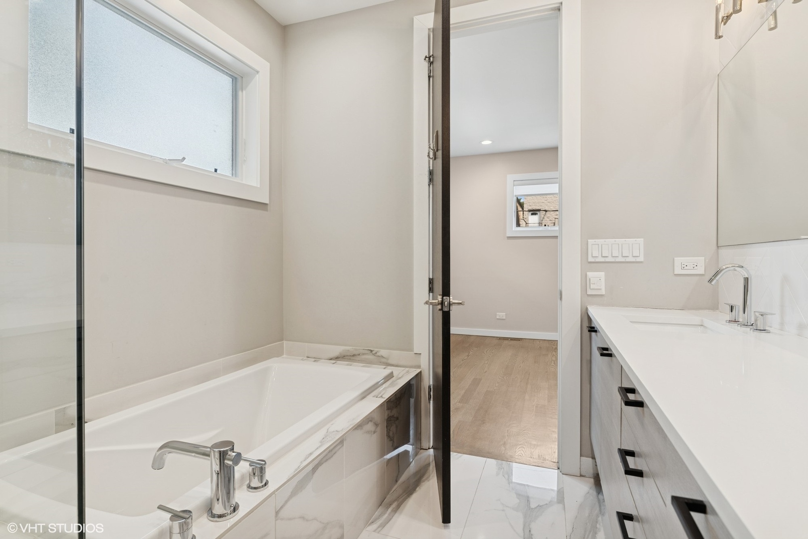 927 N Damen Avenue Unit: 2