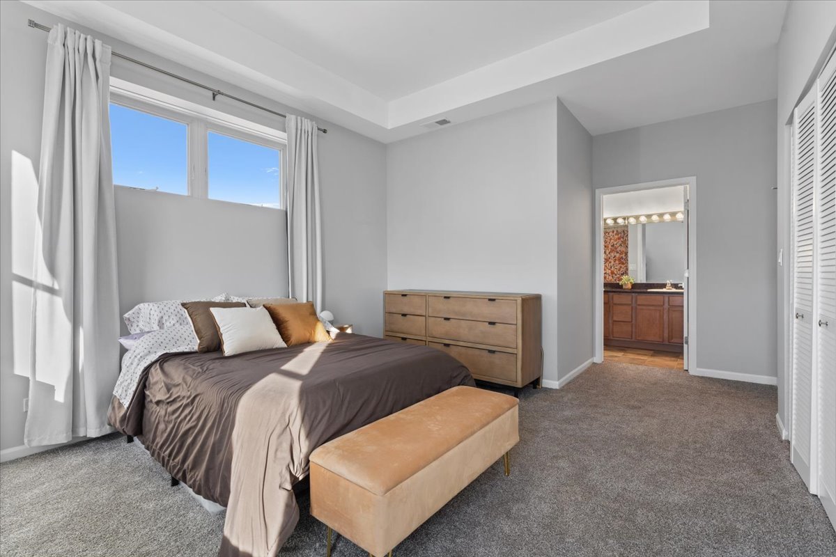 2337 W Wolfram Street Unit: 514