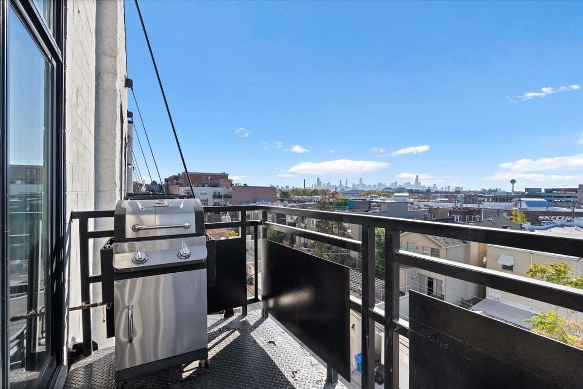 2337 W Wolfram Street Unit: 514