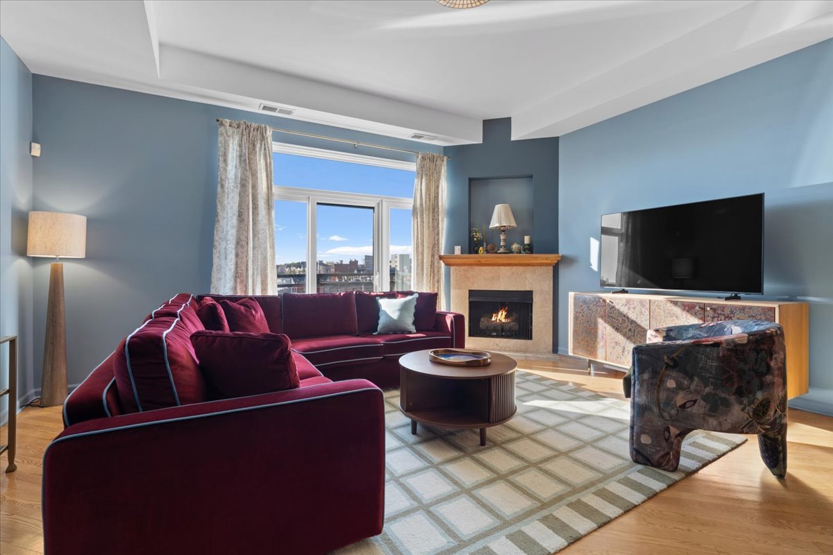 2337 W Wolfram Street Unit: 514