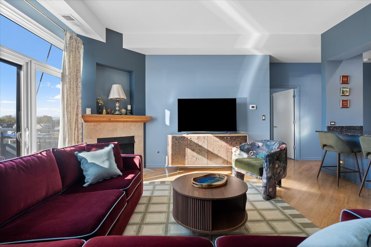 2337 W Wolfram Street Unit: 514