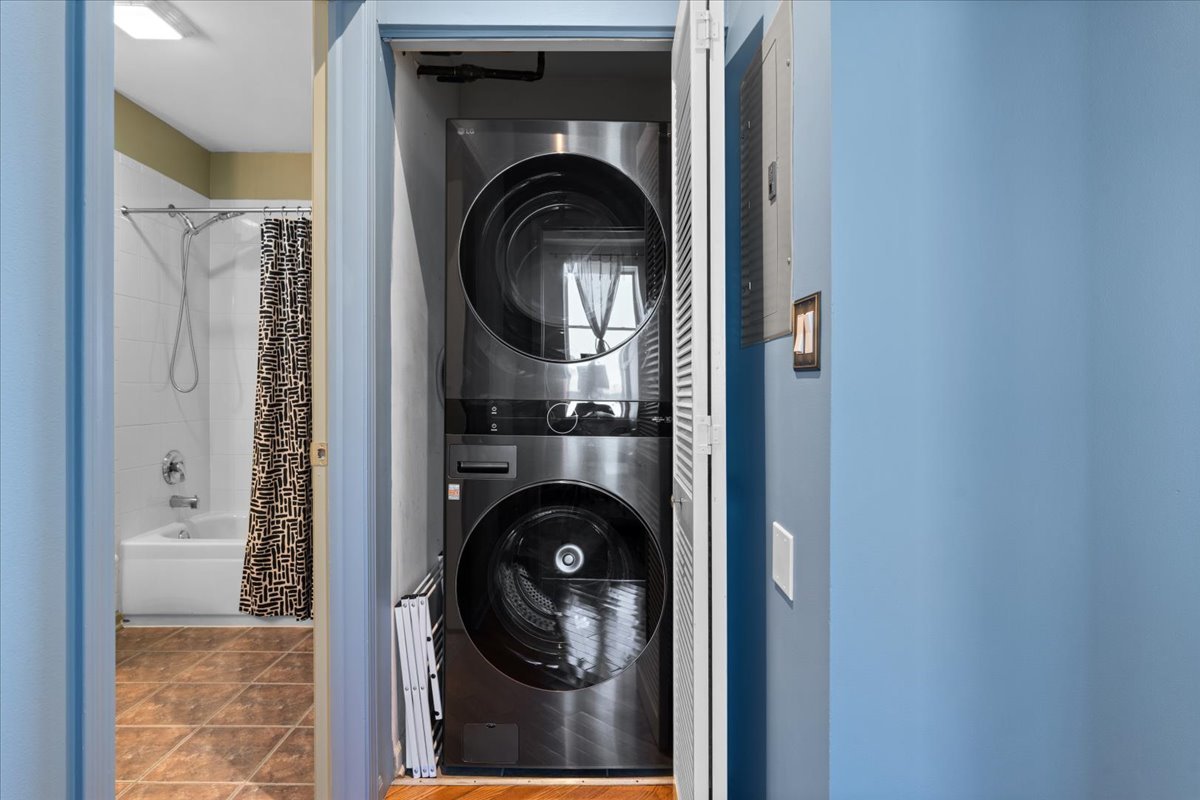 2337 W Wolfram Street Unit: 514