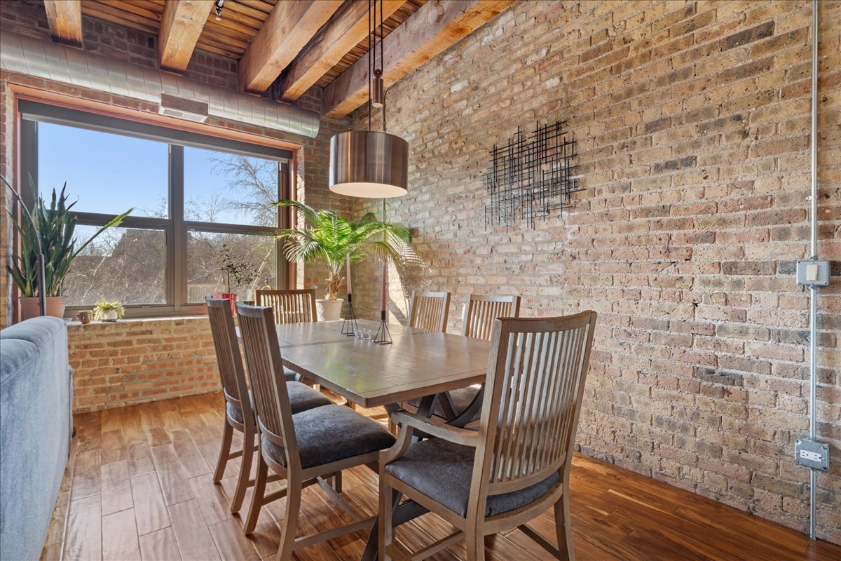1735 W Diversey Parkway Unit: 203