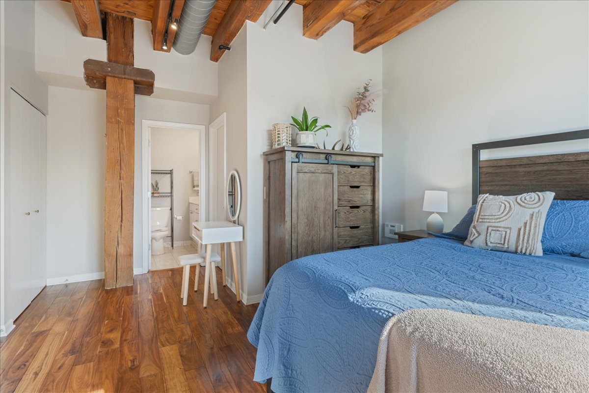 1735 W Diversey Parkway Unit: 203