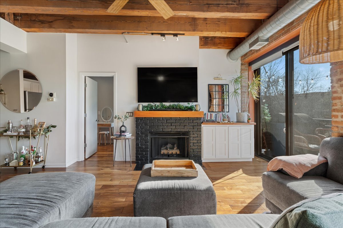 1735 W Diversey Parkway Unit: 203