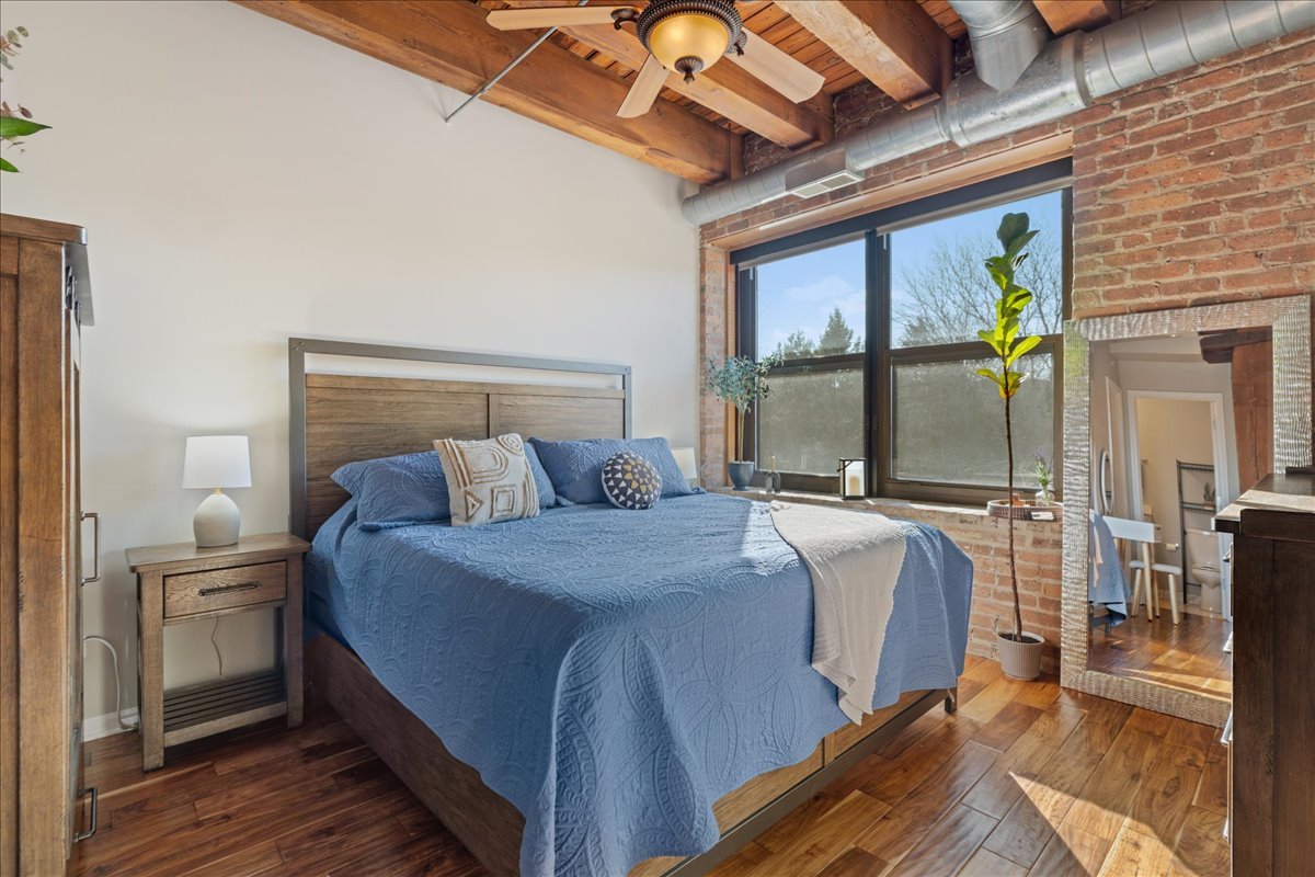 1735 W Diversey Parkway Unit: 203