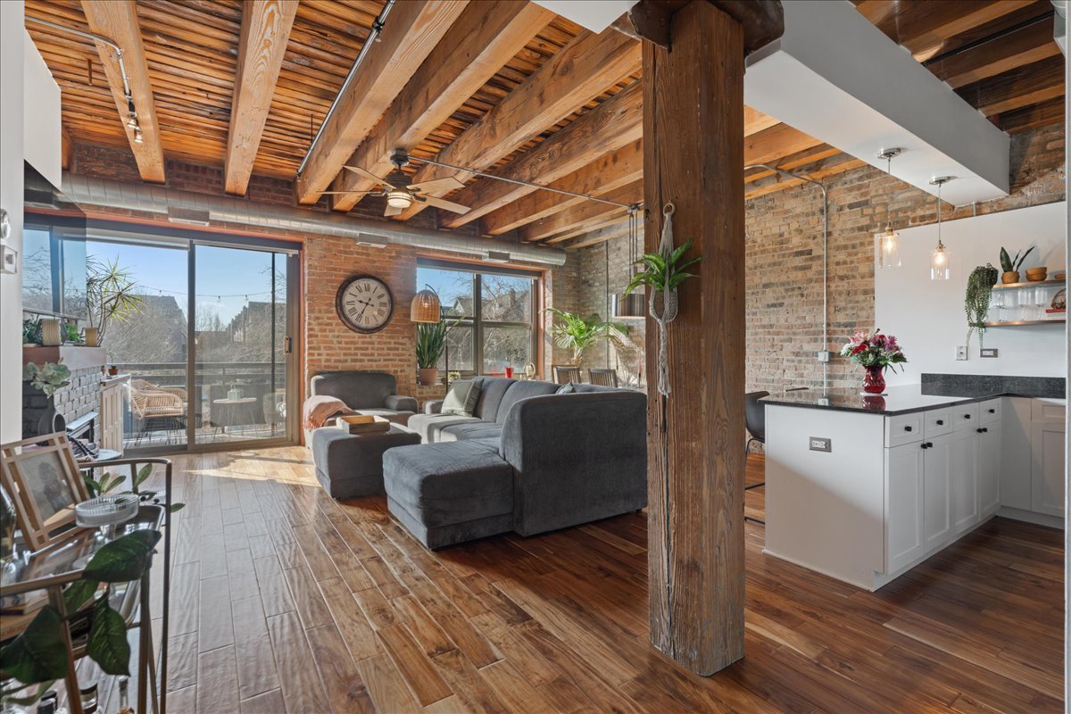 1735 W Diversey Parkway Unit: 203