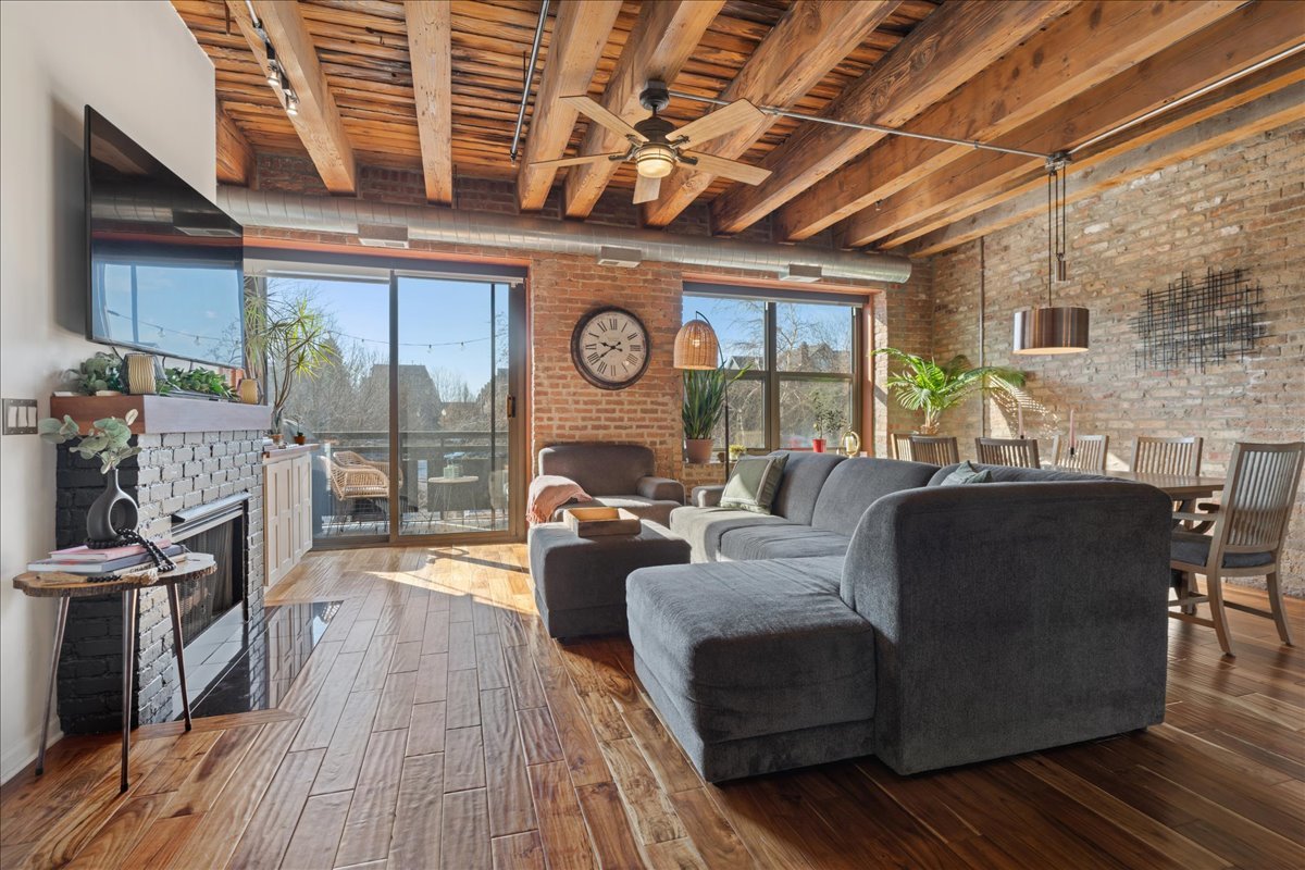 1735 W Diversey Parkway Unit: 203