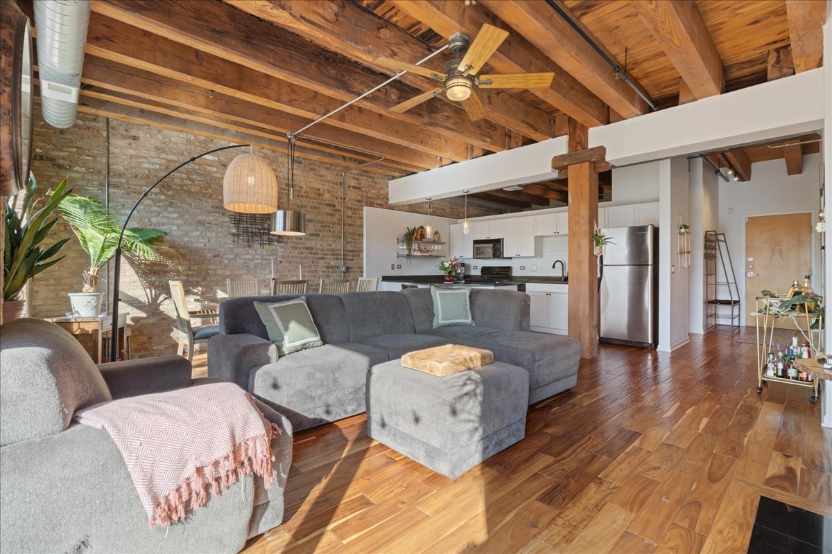 1735 W Diversey Parkway Unit: 203