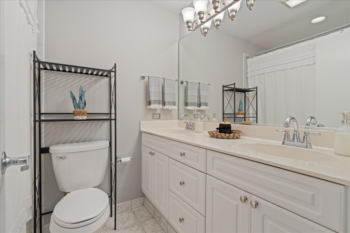 1735 W Diversey Parkway Unit: 203