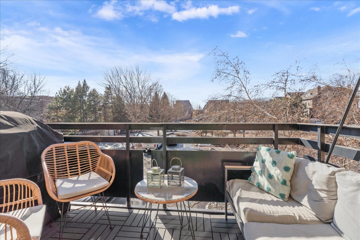 1735 W Diversey Parkway Unit: 203