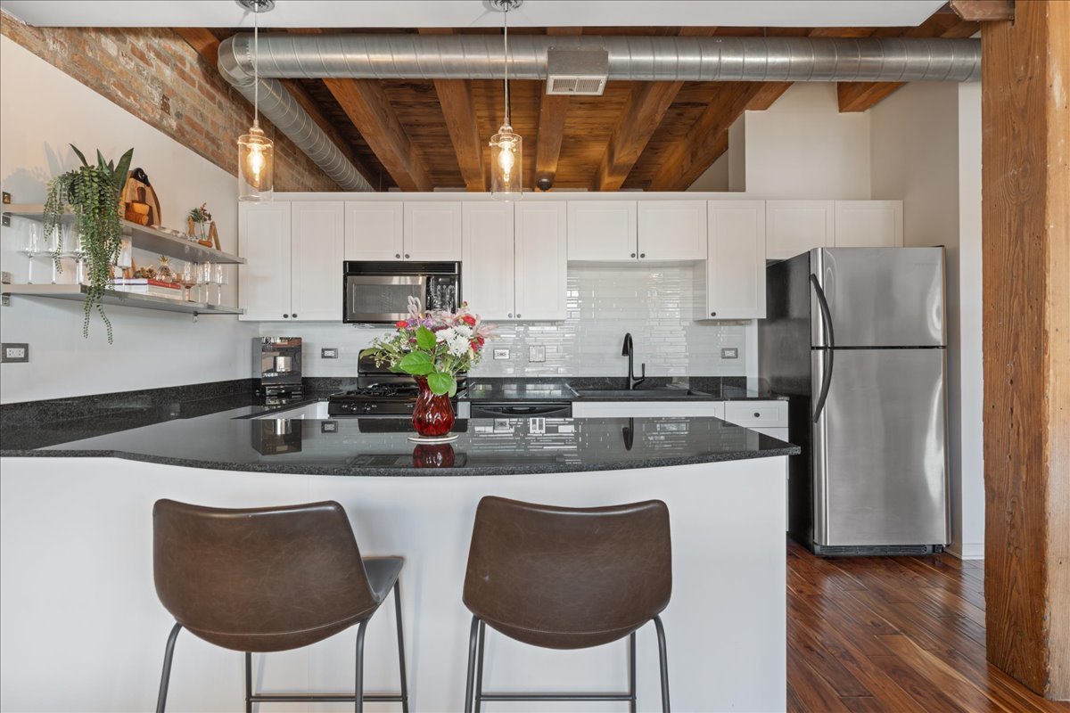 1735 W Diversey Parkway Unit: 203