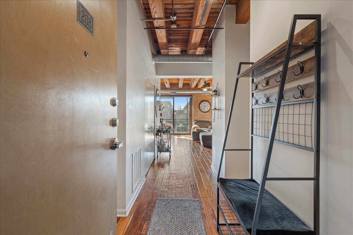 1735 W Diversey Parkway Unit: 203