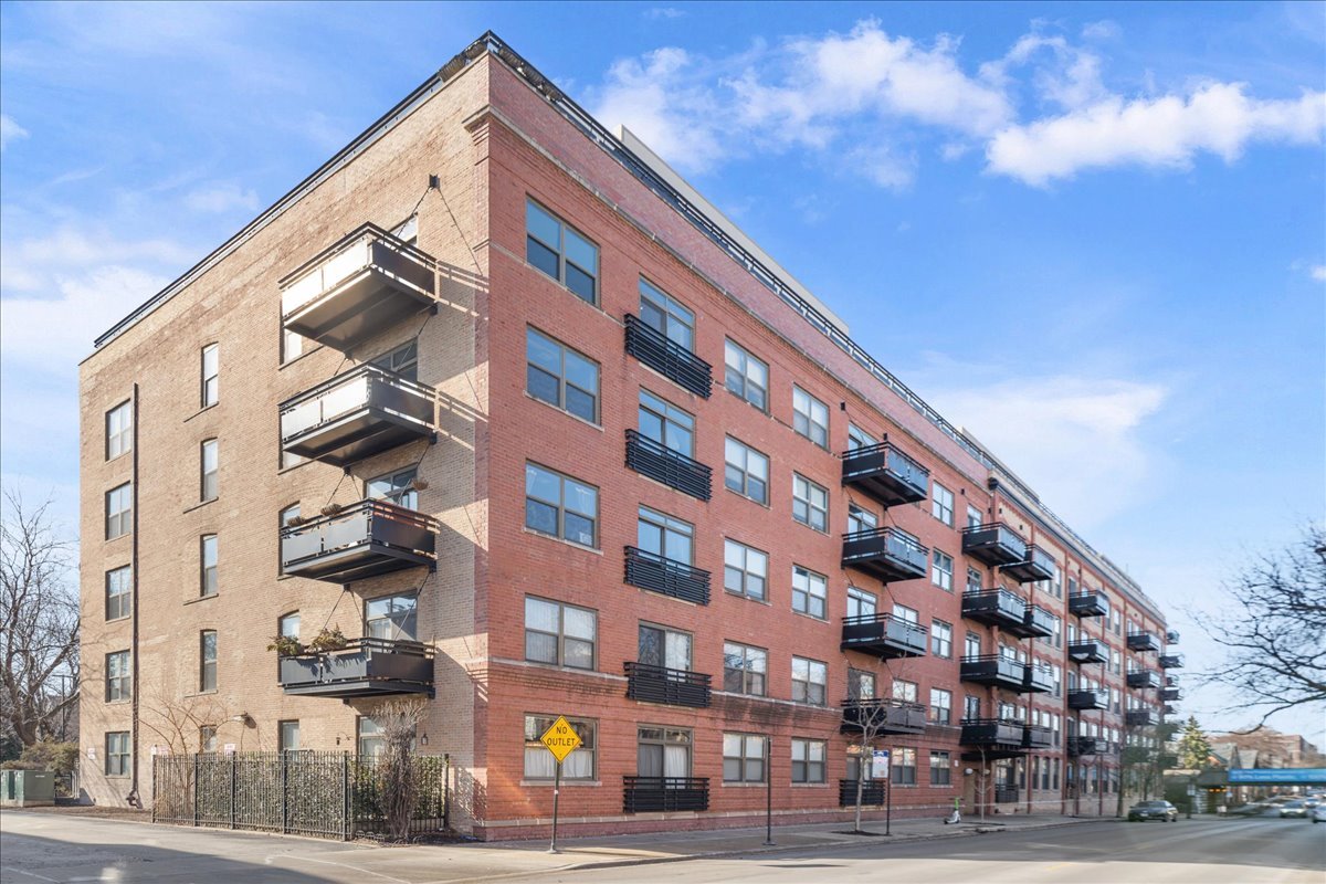 1735 W Diversey Parkway Unit: 203