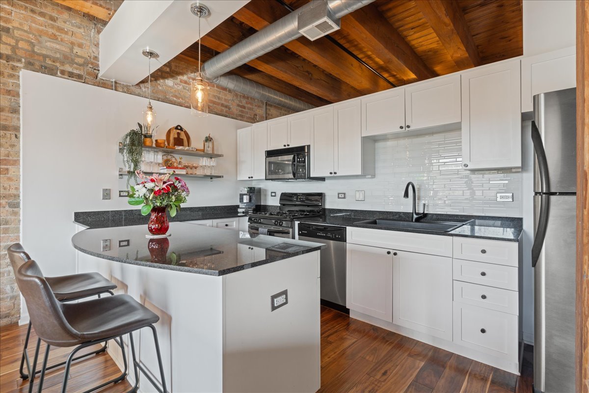1735 W Diversey Parkway Unit: 203