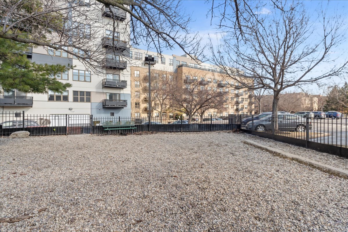 1735 W Diversey Parkway Unit: 203