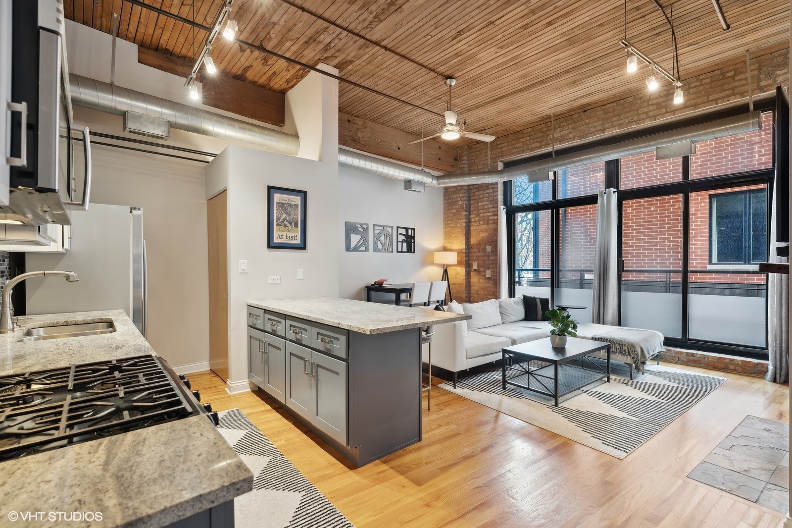 1670 N Claremont Avenue Unit: 106