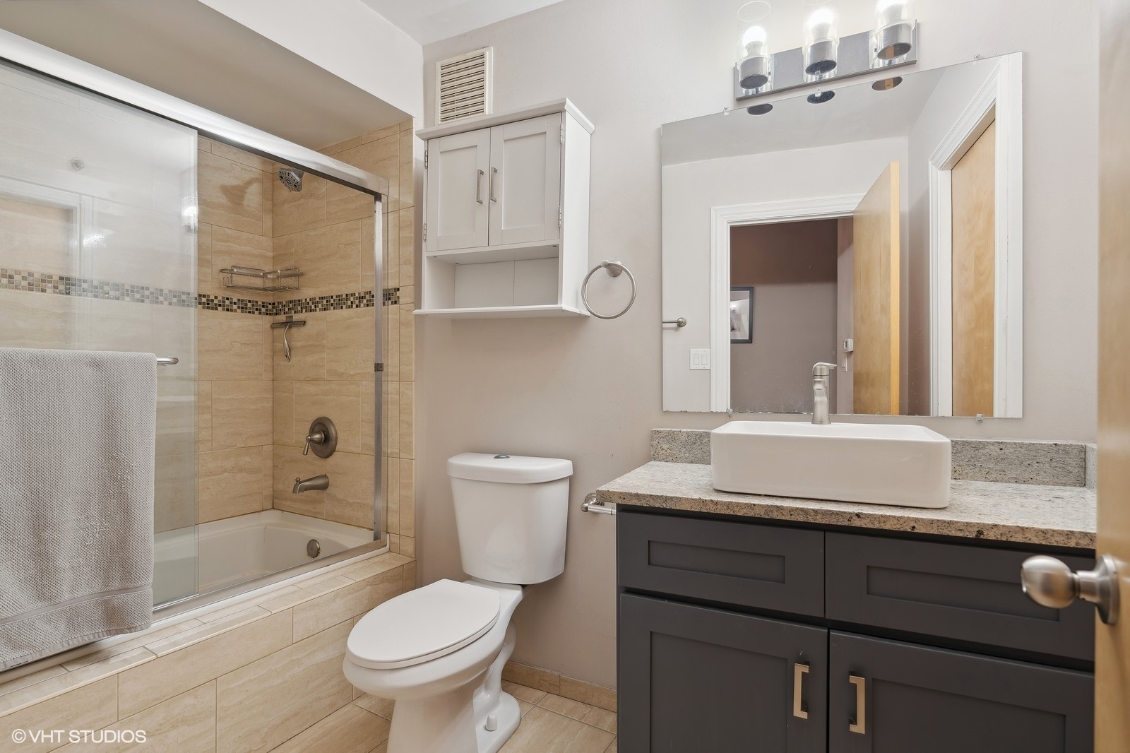 1670 N Claremont Avenue Unit: 106