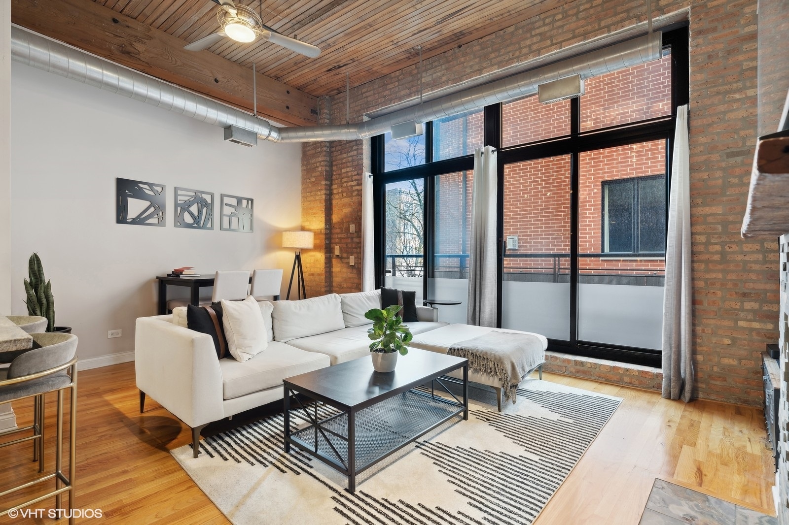 1670 N Claremont Avenue Unit: 106