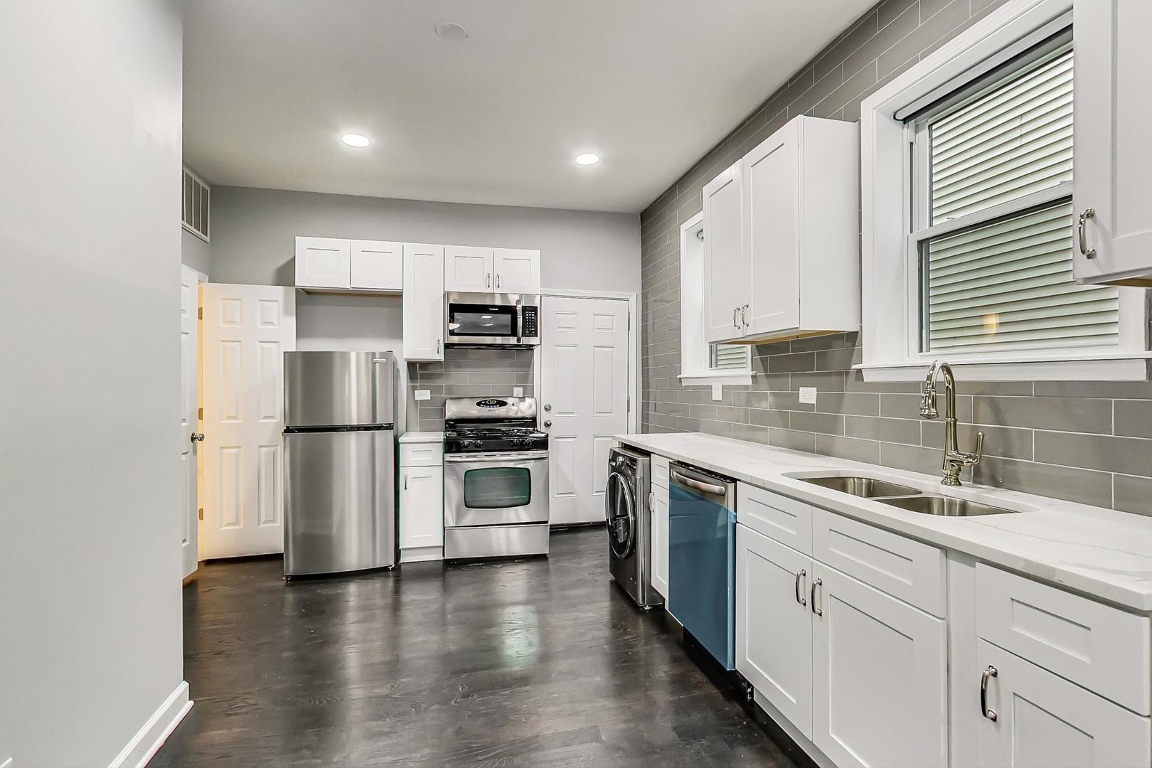 2025 W Melrose Street Unit: 1R
