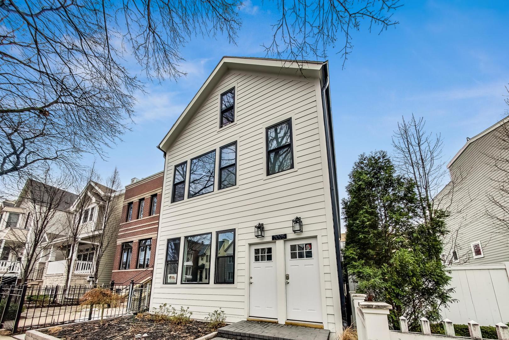 2025 W Melrose Street Unit: 1R