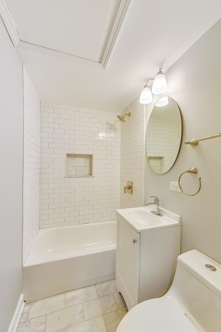 2025 W Melrose Street Unit: 1R