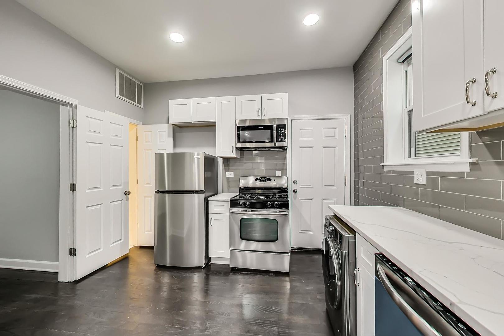 2025 W Melrose Street Unit: 1R