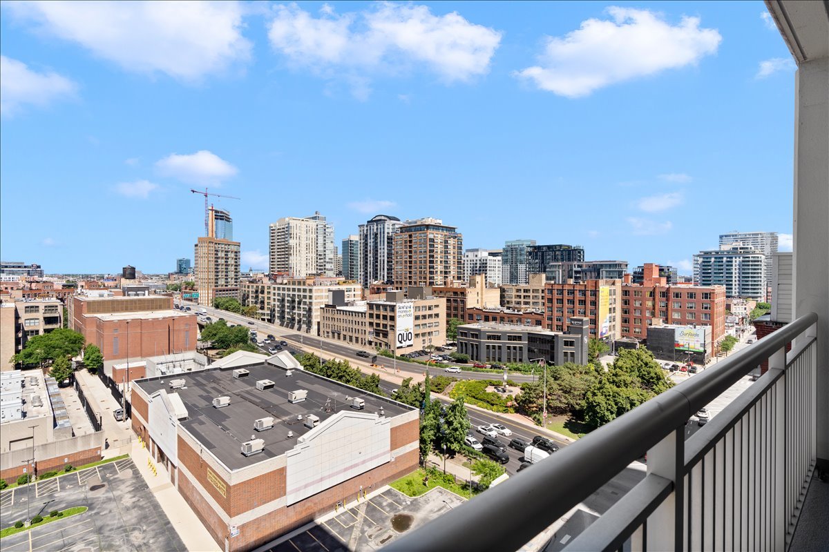 330 W Grand Avenue Unit: 1104