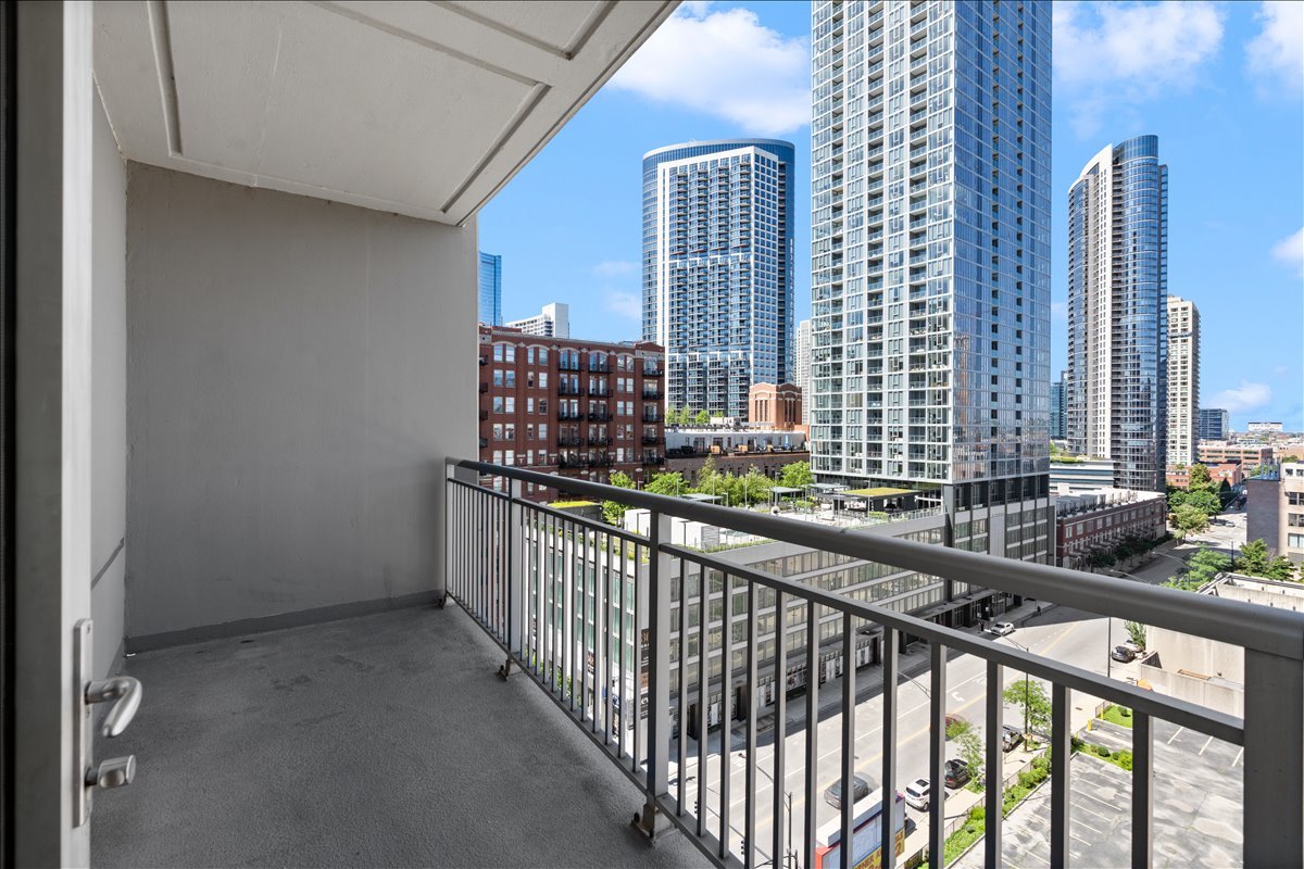330 W Grand Avenue Unit: 1104